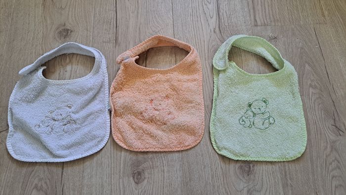Lot 3 bavoirs TBE - photo numéro 1