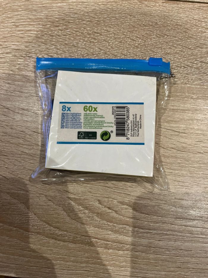 Lot 8 minis stabilos et 1 bloc de postit - photo numéro 2