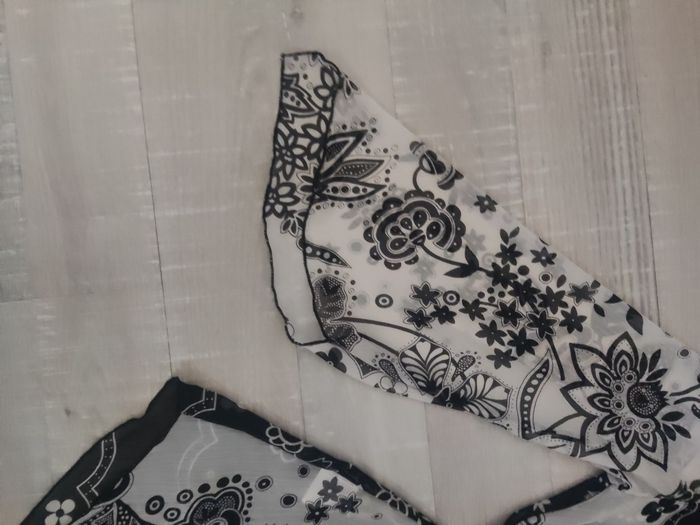 Jolie et originale chemise tunique transparente noir et blanc - photo numéro 3