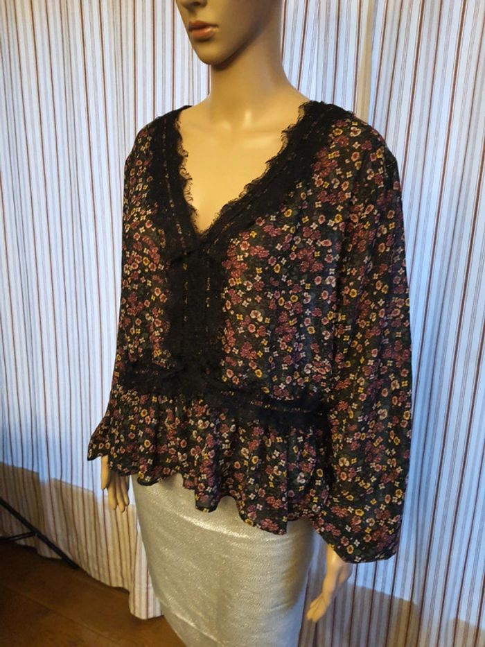 Jolie Blouse noir fleuries H&M eur 46 - photo numéro 3