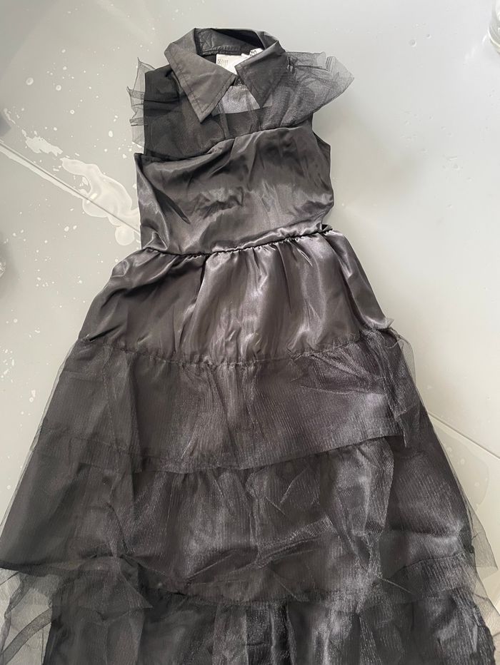 Déguisement  T 10-12 ans  robe et  perruque Mercredi Addams T 4/6 ans Neuf étiquette - photo numéro 3