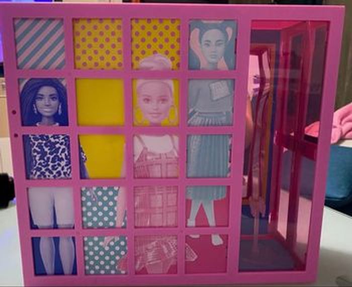 Lot Barbie (dressing,accessoires,poupées,voiture,scooter) - photo numéro 10