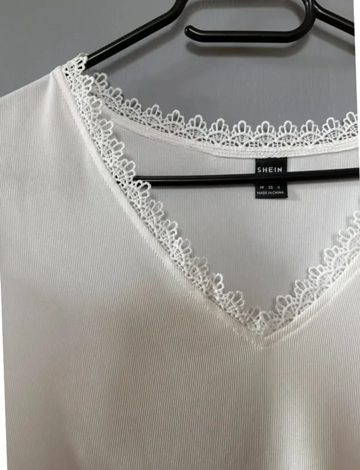 🤍 T-shirt blanc dentelle SHEIN M - photo numéro 2