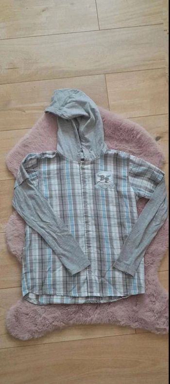 chemise  manches longues  capuche  neuve la  fabrique  des garçons  12 ans