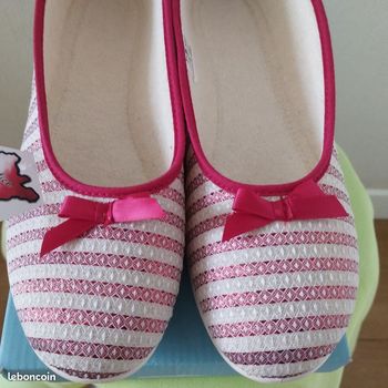 Chaussons femme Neuf Pointure 40