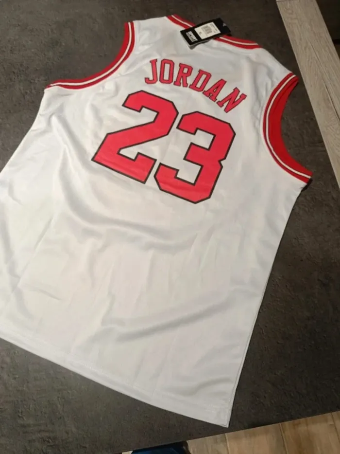 Tenue NBA Chicago Bulls Michael Jordan blanche. T.Xl - photo numéro 2