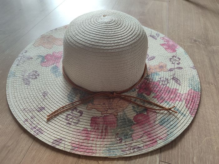 Chapeau fleuri