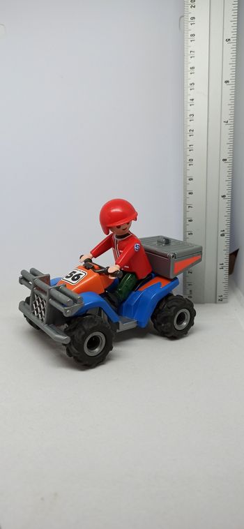 Homme secouriste avec quad à friction playmobil