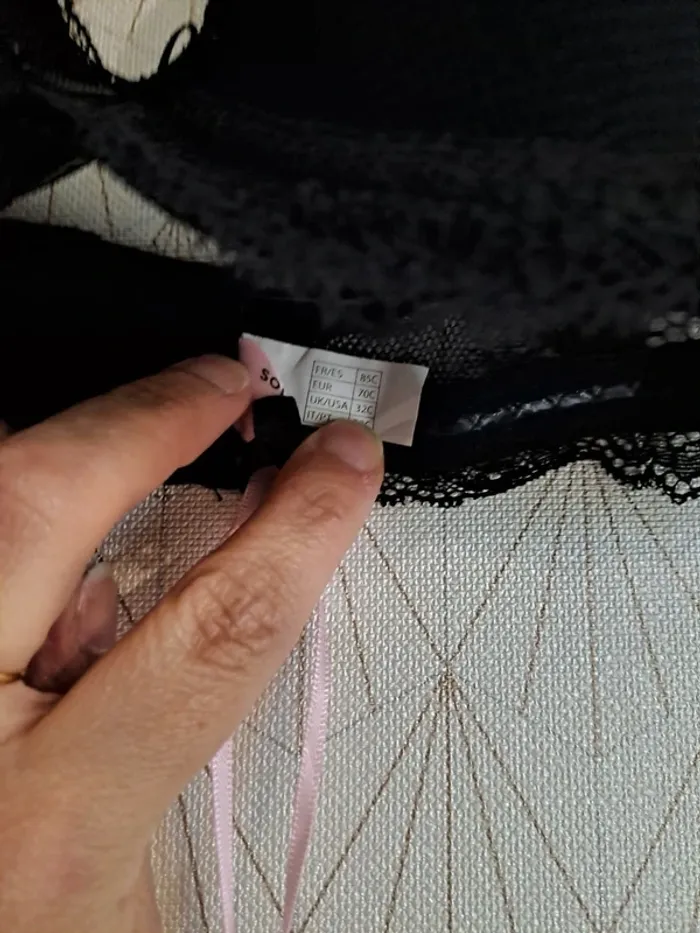 Soutien gorge NEUF avec étiquette noir dos dentelle Soleil sucré rembourré 85C - photo numéro 4
