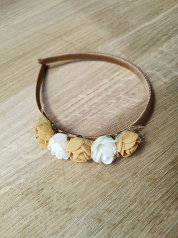 Serre tête fleurs marrons et blanches