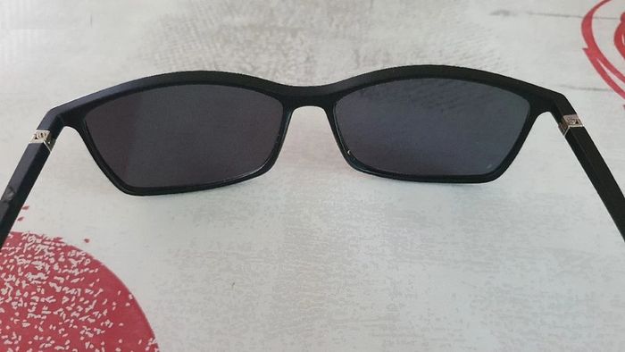 Lunette de soleil - photo numéro 2