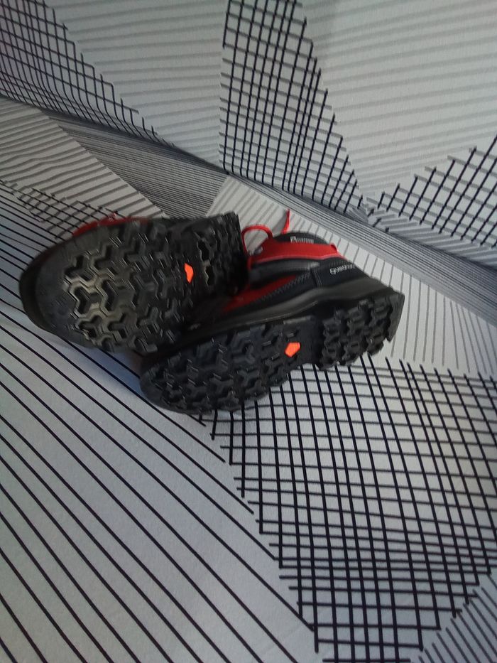 Chaussures randonnée T 32 Decathlon - photo numéro 2
