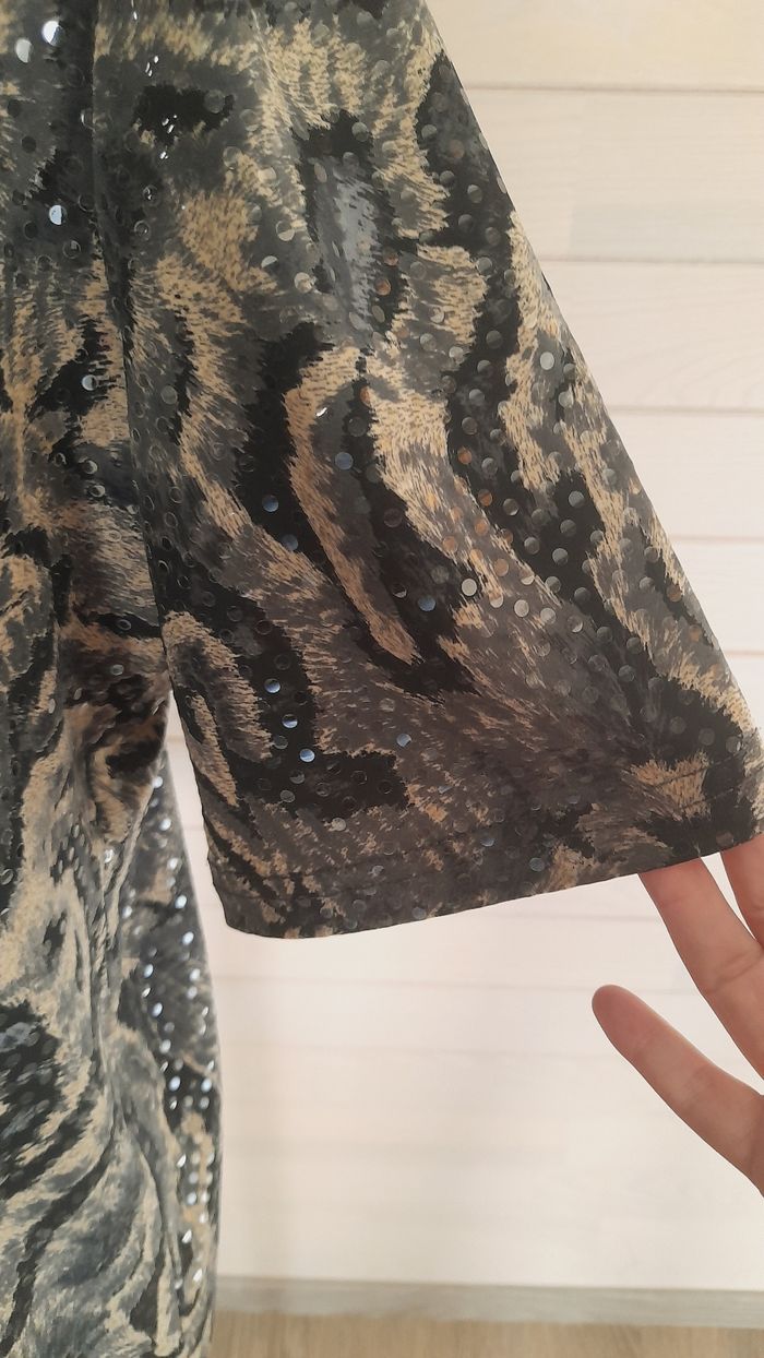 Haut imprimé avec sequins. - photo numéro 3