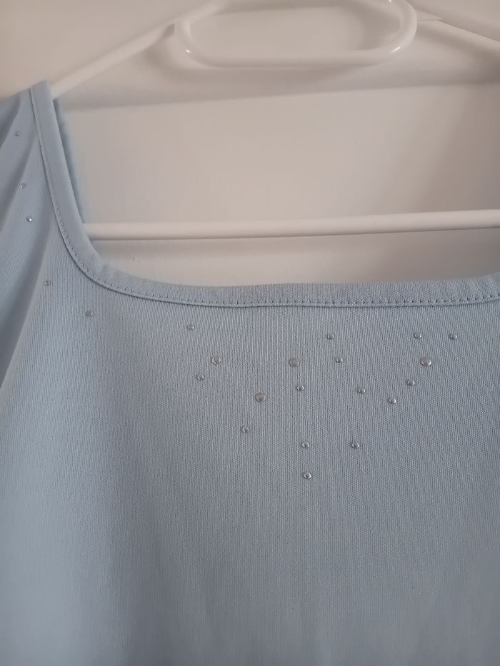 Débardeur bleu clair avec strass - photo numéro 2