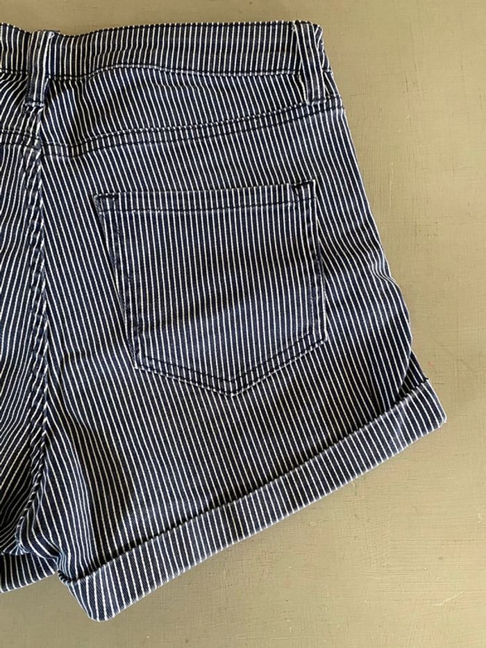 Short H&M marine et blanc à rayures style marinière taille 34 - photo numéro 10