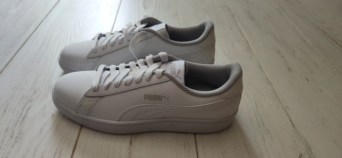 PUMA Smash V2 L Jr Baskets Basses blanches NEUVES