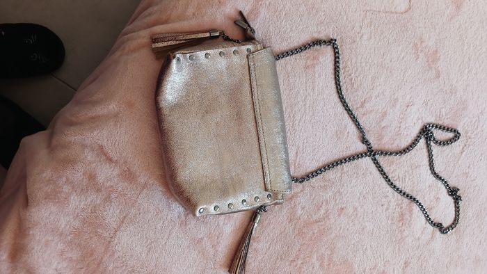 Pochette dorée très élégante. Neuve - photo numéro 2