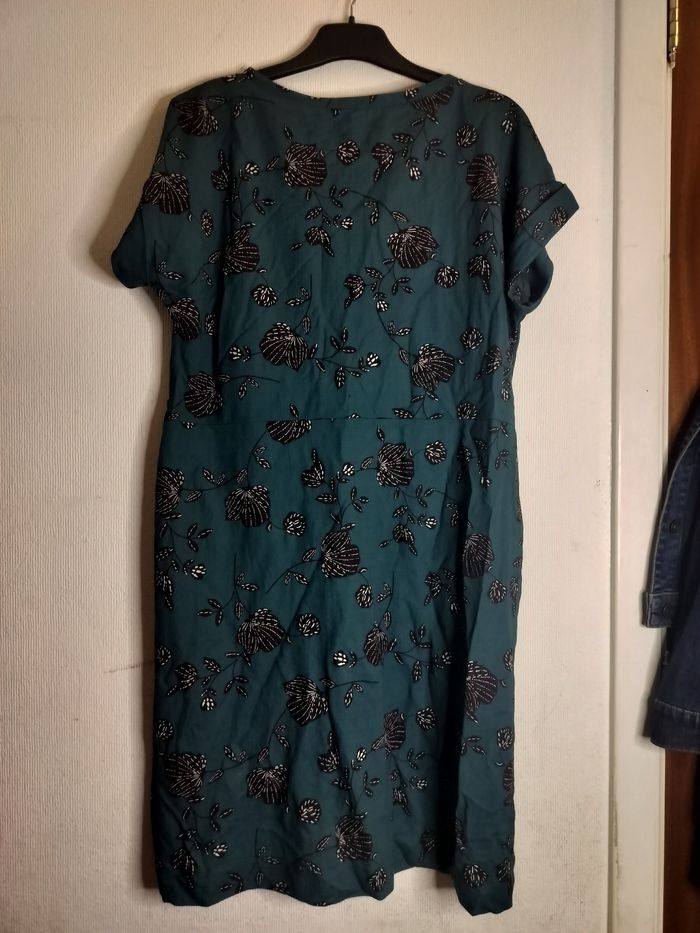 Robe vert avec des motifs florales - photo numéro 6