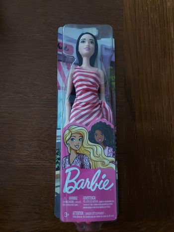 Barbie robe ligné rose neuf