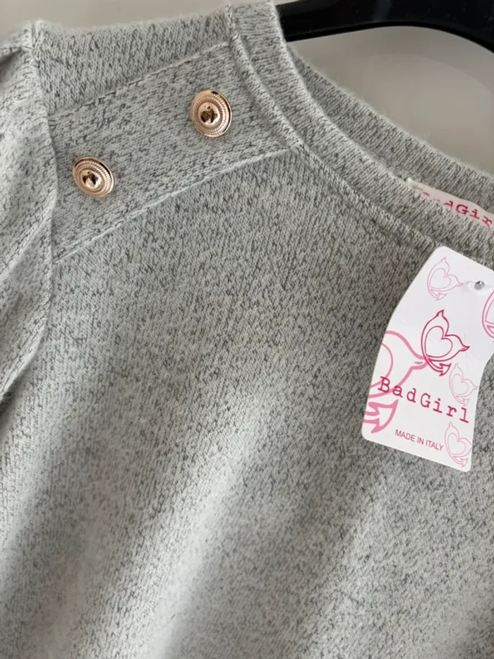 Pull neuf tout doux 11 ans - photo numéro 2