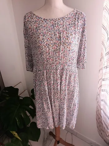 🎀jolie robe d'été blanche motif fleur bleu taille 44 c&a 🎀