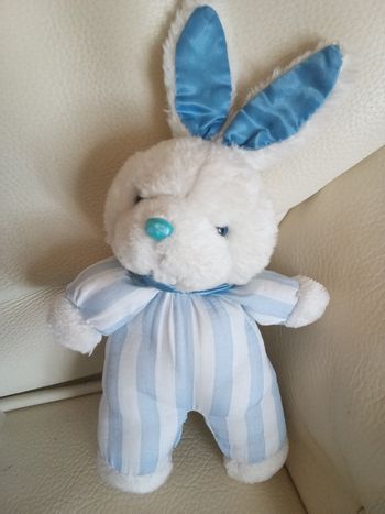 Doudou peluche  lapin blanc bleu clair  Pampers vintage rayé  rayures nez bleu