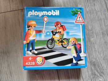 Agent de sécurité et écolier playmobil