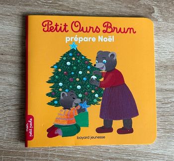 Livre petit ours brun prépare Noël