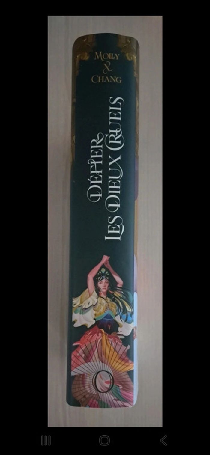Livre relié 📖 Défier les Dieux Cruels de Molly X. Chang - photo numéro 2