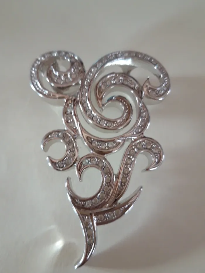 Joli pendentif argenté avec strass - photo numéro 4