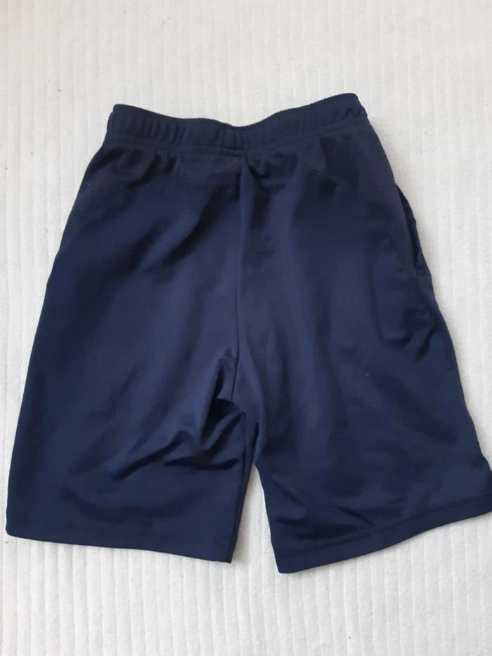 Short sport Décathlon 7/8 ans - photo numéro 4