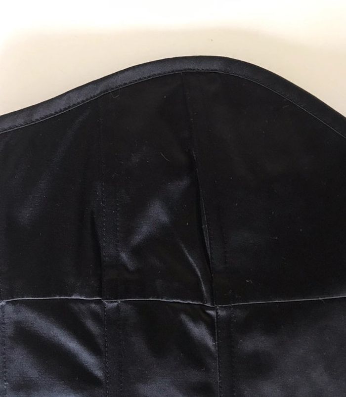 Bustier noir satiné avec laçage dos quasi neuf - photo numéro 2