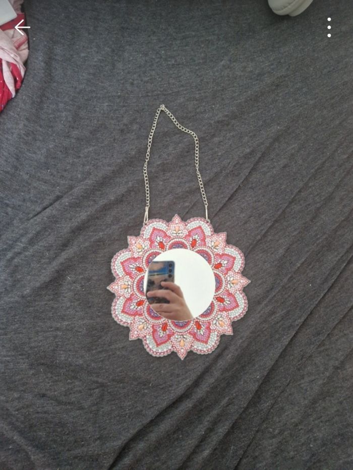 Petit miroir à suspension