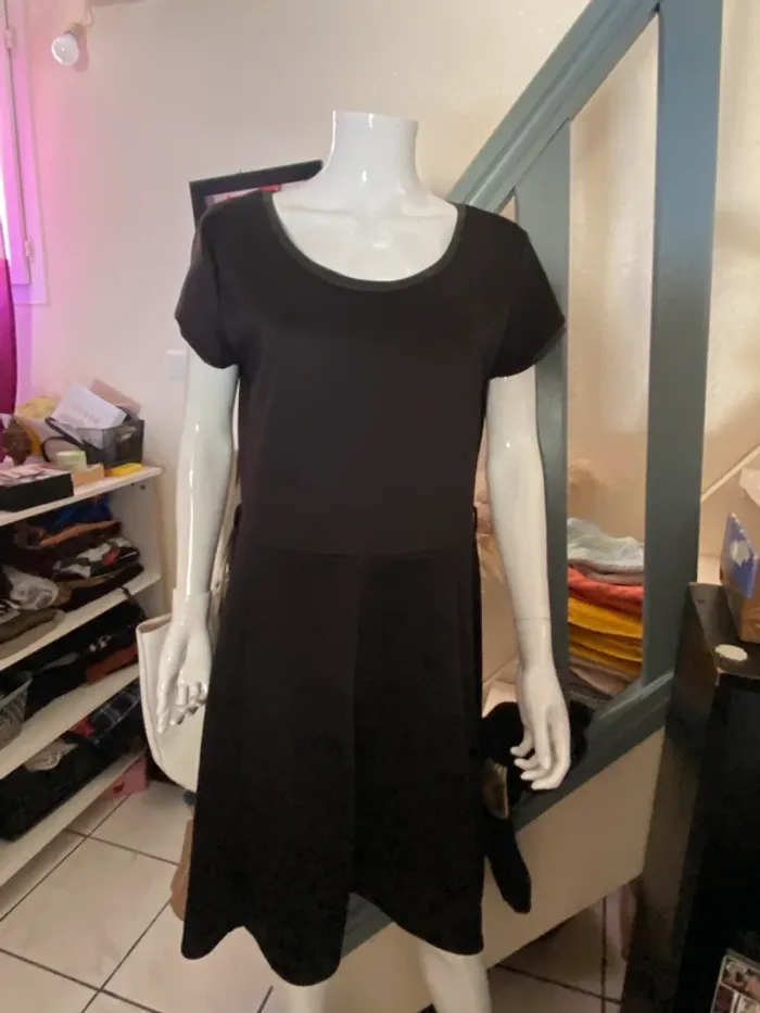 ref 734 Robe femme petite robe noire t 44