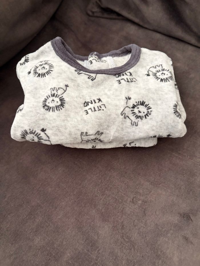 2 pyjamas velours 3 mois - photo numéro 7