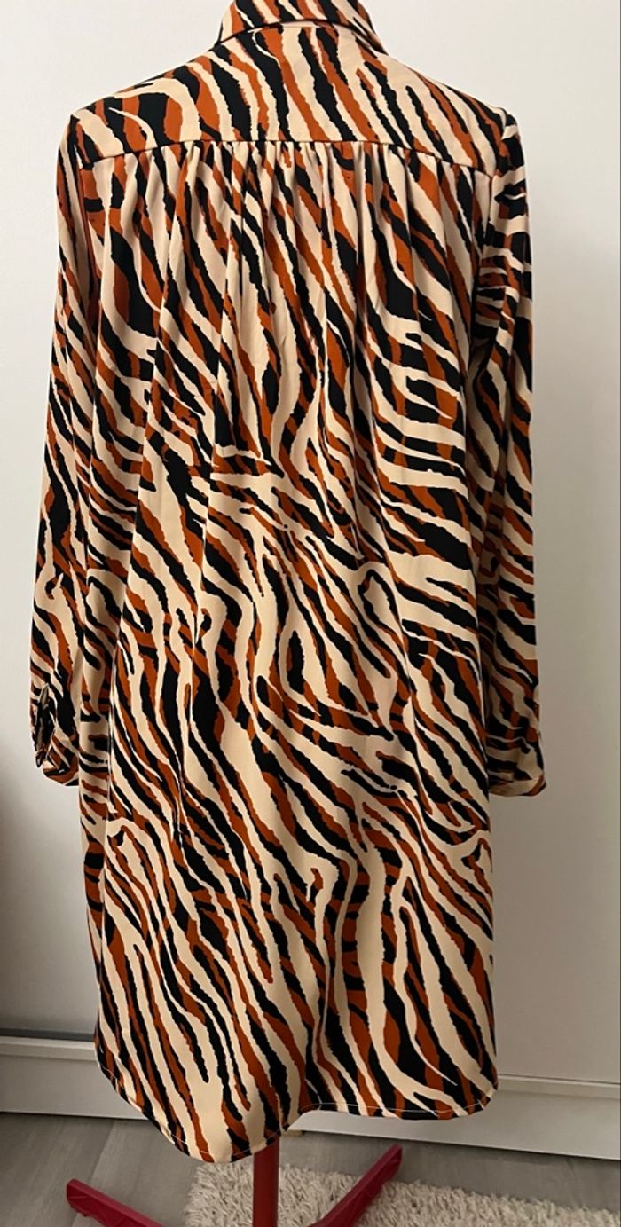 Robe chemise tigrée orange beige et noire Emma & Ella - photo numéro 3