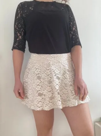 Jupe patineuse en dentelle