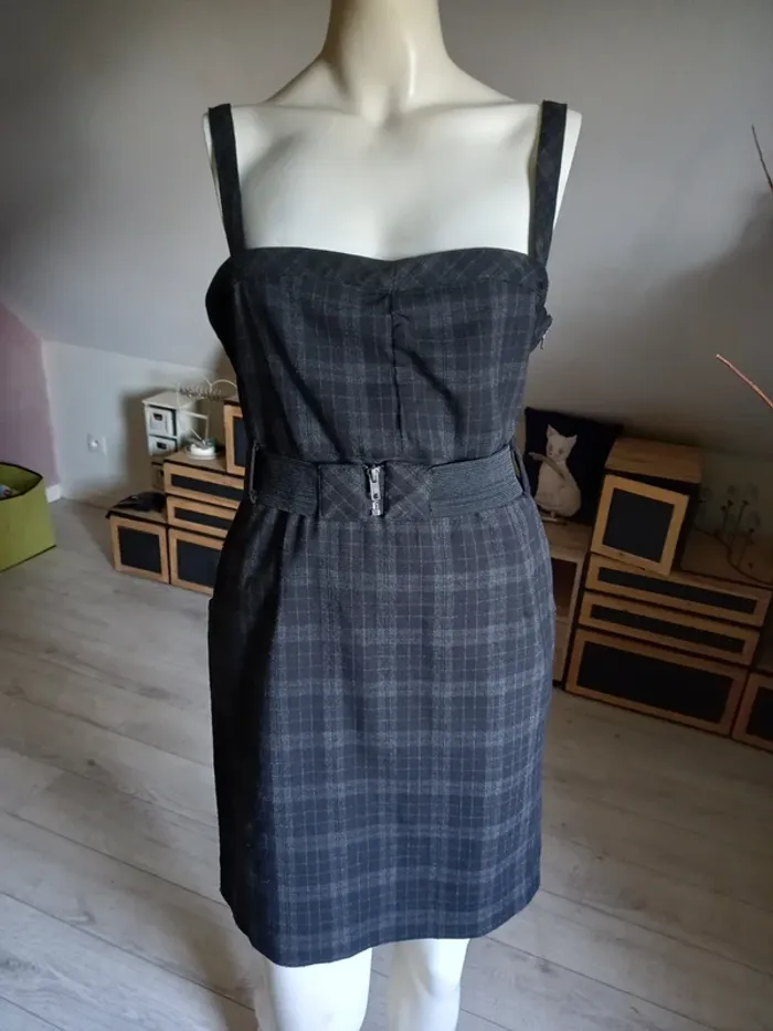 Jolie robe à bretelles taille 38