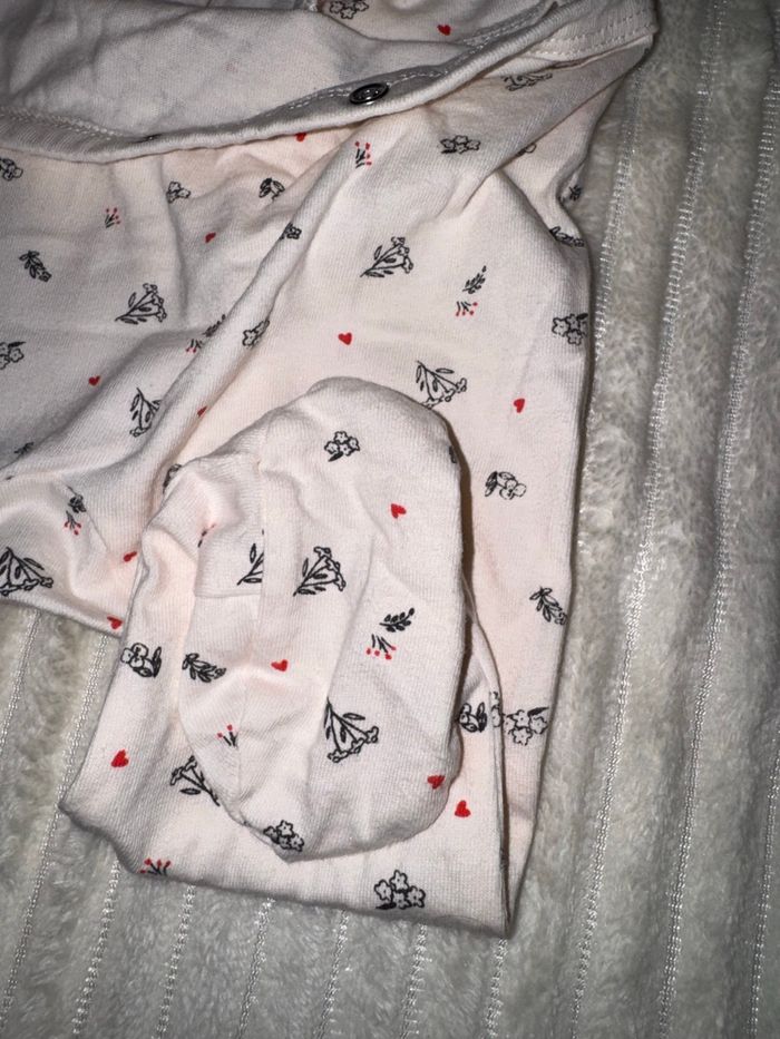 Pyjama coton - fleuries et beige - fille - Kiabi - 6 mois - excellent état - photo numéro 7