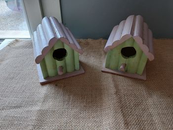 Lot de deux nichoirs à oiseaux 