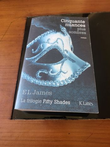 Livre 📖 cinquante nuances plus sombres