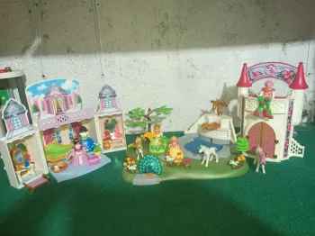Lot princesses playmobil (fontaine 4137, château transportable 5419,