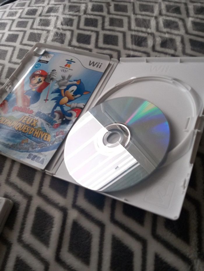 Wii blanche retroconpatible avec 3 jeux et câblage et volant - photo numéro 14