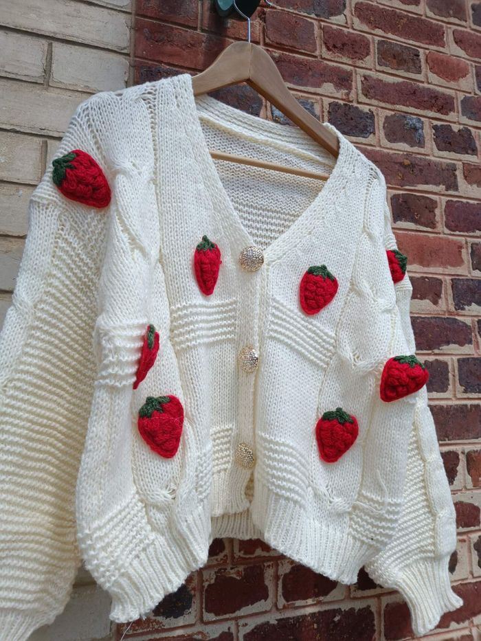 Pull cardigan tricot fraise 42 XL - photo numéro 2
