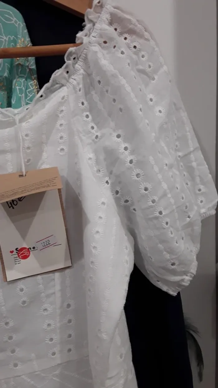 Superbe robe blanche avec broderies neuve avec étiquette - photo numéro 8