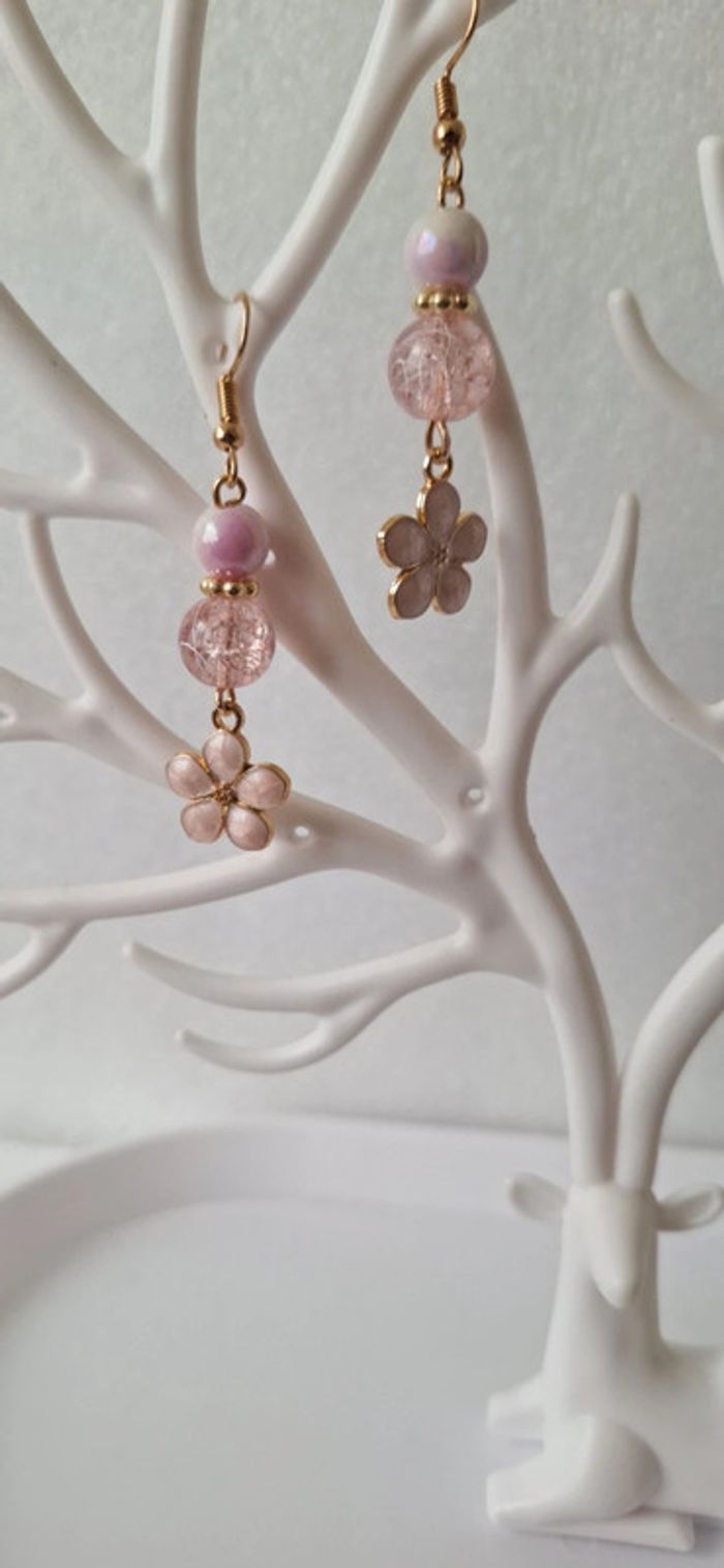 Boucle d'oreille fleur rose - photo numéro 5