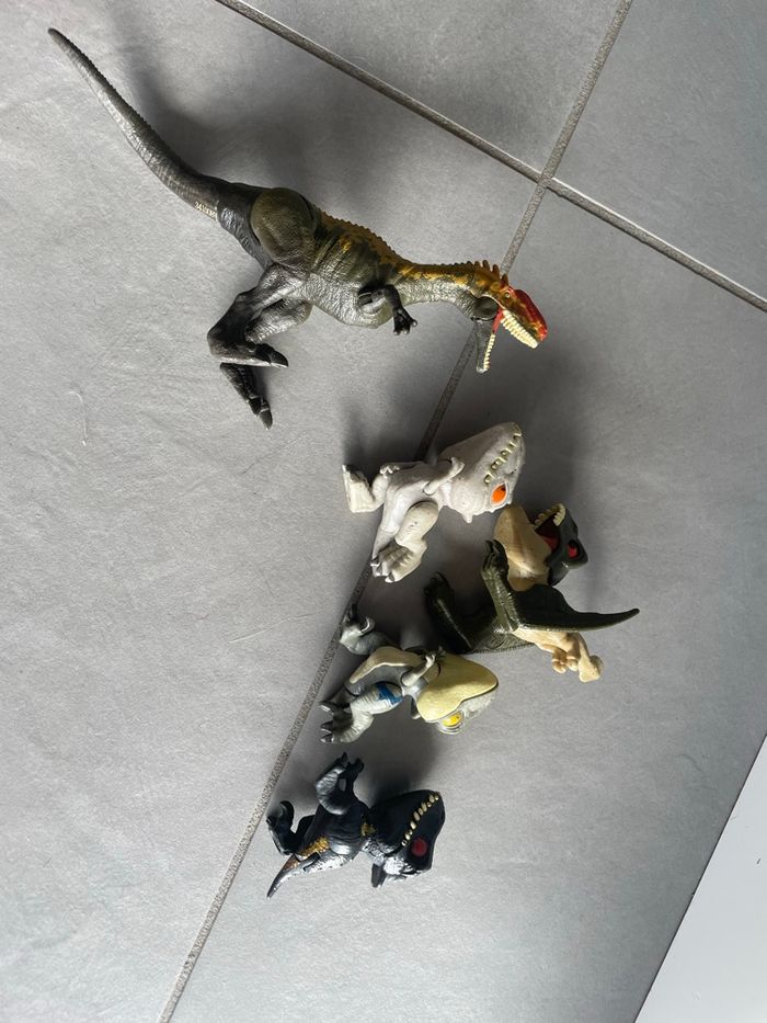 Lot de petits dinosaures dinosaures Jurassic World Figurine