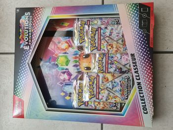 Coffret Classeur + Boosters Pokémon Evolutions Prismatiques EV 8.5 FR