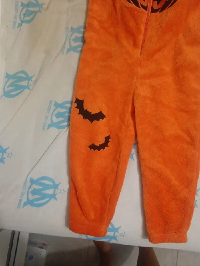 Surpijama combi polaire doux mickey theme halloween tres peu porte 3 4 ans - photo numéro 2