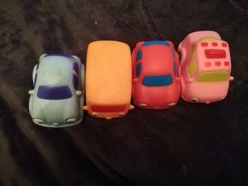 Divers jouets en plastique